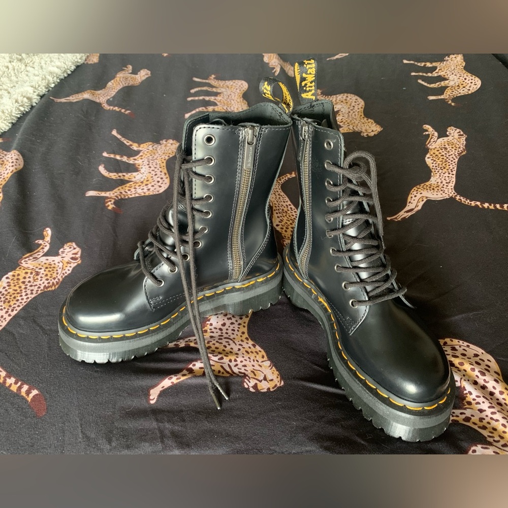 NWOT Dr. Martens JADON Boots